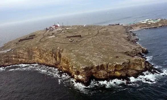 korabel-rf-proponuvav-zdatisya-i-buv-poslaniy-u-boyu-na-ostrovi-zmiyiniy-zaginuli-13-ukrayinskikh-prikordonnikiv-geraschenko