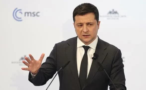 zelenskiy-zaklikav-rosiyan-viyti-na-ploschi-ta-zvernutisya-do-putina