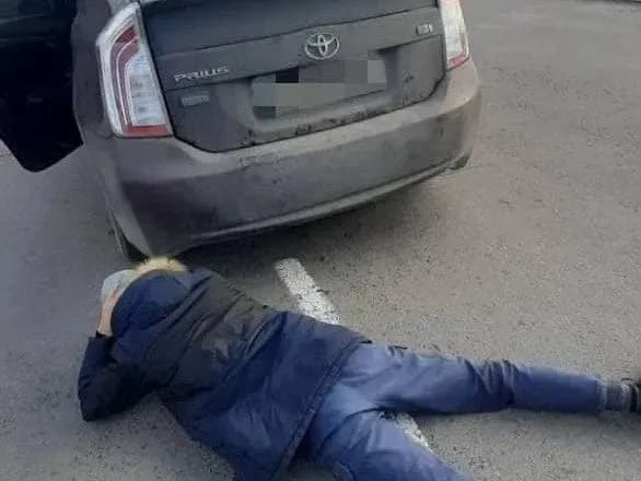 na-rivnenschini-zatrimali-trokh-cholovikiv-yaki-fotografuvali-blokposti-poblizu-viyskovoyi-chastini