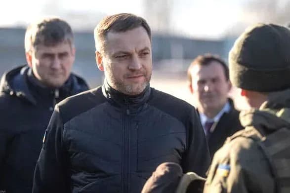 na-skhodi-ukrayini-blizko-40-tisyach-lyudey-zalishilisya-bez-svitla-ta-yizhi-ochilnik-mvs