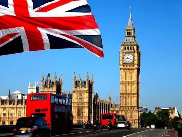 posla-ukrayini-opleskami-zustrili-u-parlamenti-spoluchenogo-korolivstva