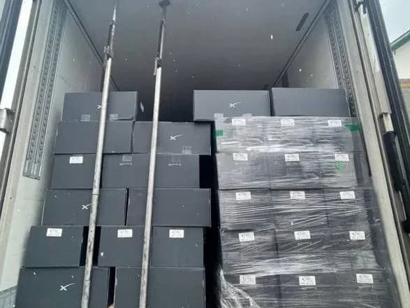 v-ukrayinu-dostavili-sche-odnu-partiyu-obladnannya-starlink-fedorov