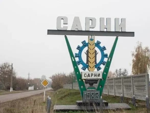 vorozhiy-aviaudar-po-sarnakh-ye-ruynuvannya-zhertv-nemaye