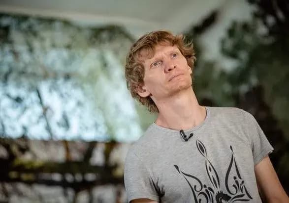 zelenskiy-posmertno-nagorodiv-fotografa-levina-ordenom-za-muzhnist