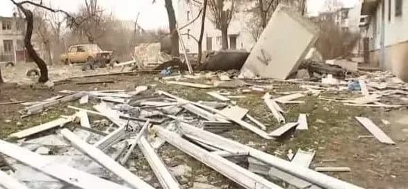 vid-atak-voroga-u-syevyerodonetsku-vspalakhnula-bagatopoverkhivka