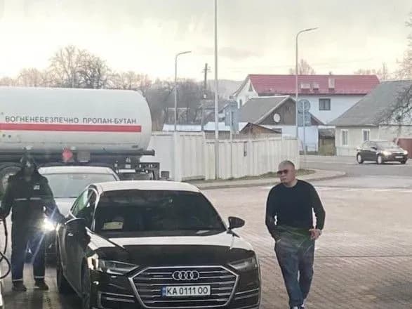 eksministr-chervonenko-skandalit-pid-ivano-frankivskom-ta-khvalitsya-dokumentami-zsu