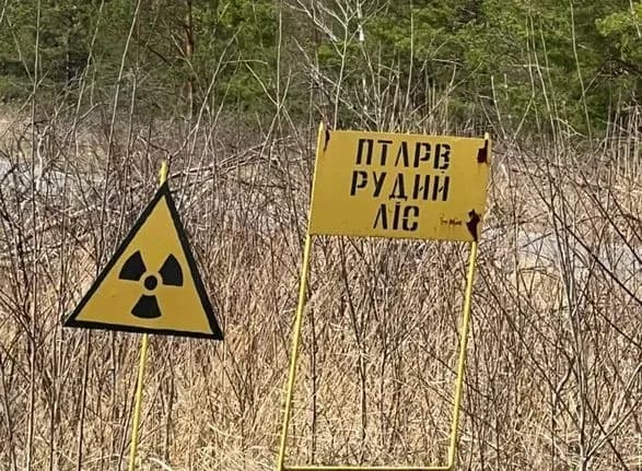 kasha-z-kavovikh-zeren-ta-pikniki-na-radioaktivniy-teritoriyi-prikordonniki-pokazali-pomeshkannya-rashistiv-bilya-chaes