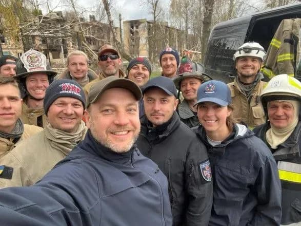 v-ukrayinu-pribuli-pershi-inozemni-ryatuvalniki-iz-ssha-avstraliyi-ta-nimechchini