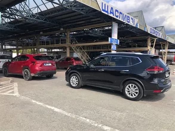 z-ukrayini-za-dobu-viyikhali-39-tisyach-osib-derzhprikordonsluzhba