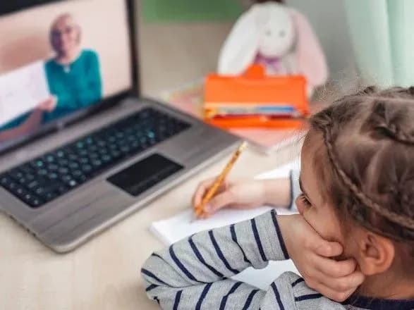 shkolyari-kiyeva-zavershat-navchalniy-rik-distantsiyno