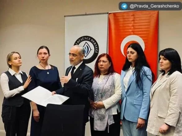 ne-dopustiti-znuschan-ta-zberegti-zhittya-ridni-zakhisnikiv-azovstali-u-turechchini-proveli-nizku-vazhlivikh-zustrichey