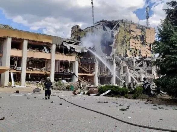 raketniy-udar-po-lozoviy-na-kharkivschini-kilkist-postrazhdalikh-zrosla-do-8