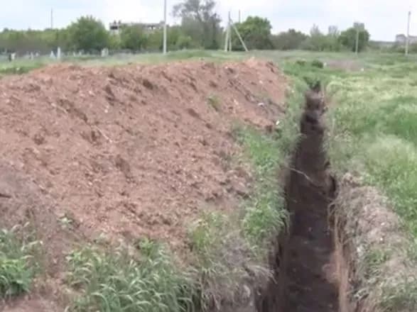 mariupol-rashisti-gotuyut-novi-bratski-mogili