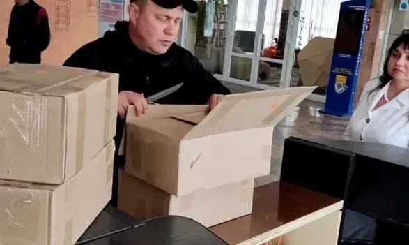 vid-putina-v-timchasovo-okupovaniy-kherson-zavezli-knizhki-rosiyskoyi-literaturi