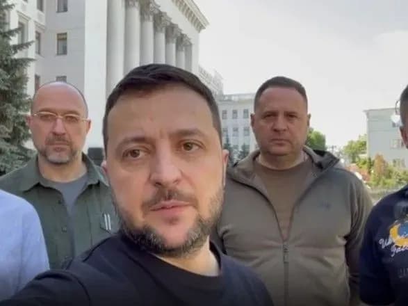 zakhischayemo-ukrayinu-vzhe-100-dniv-zelenskiy-zvernuvsya-do-ukrayintsiv-z-bankovoyi