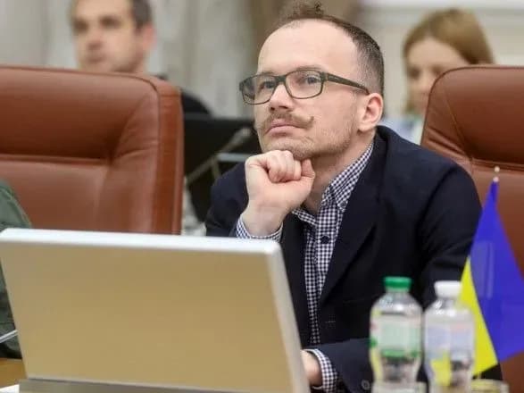 malyuska-za-pyat-misyatsiv-otrimav-zarplati-mayzhe-na-90-tis-bilshe-nizh-torik