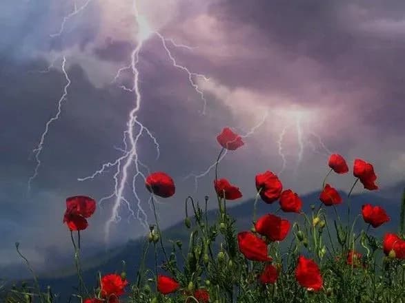 speka-doschi-ta-grozi-sinoptik-povidomila-yakoyu-bude-pogoda-na-triytsyu