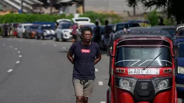 shri-lanka-na-tli-krizi-vidpravila-dvokh-ministriv-do-rosiyi-za-deshevoyu-naftoyu