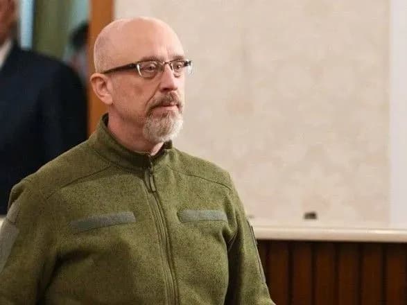 rosiya-pragne-zatyagnuti-ukrayinu-u-viynu-resursiv-ryeznikov-pro-noviy-etap-roboti-minoboroni