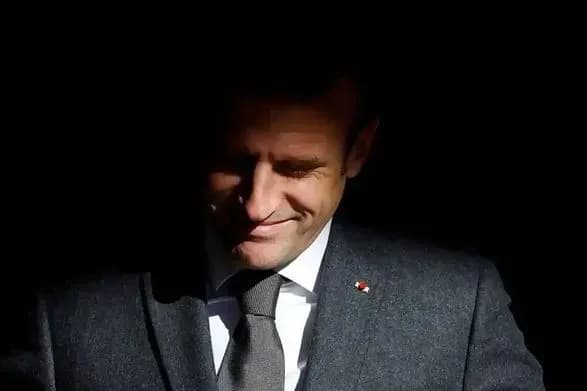 skandal-iz-pidvodnimi-chovnami-makron-skazav-premyer-ministru-avstraliyi-scho-khoche-zosereditis-na-maybutnomu