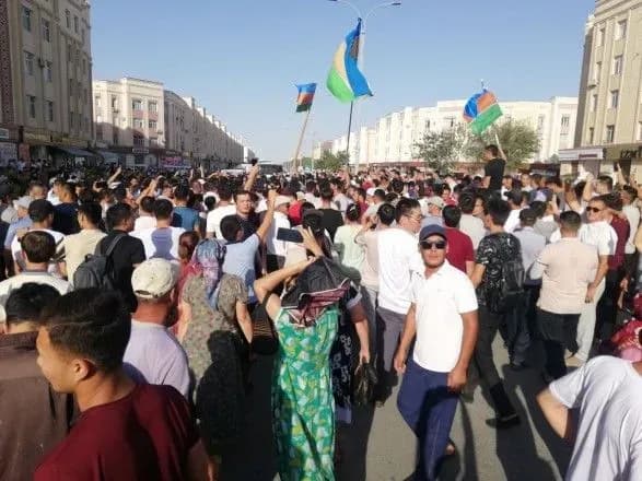 uzbekistan-pishov-na-postupki-pislya-protestiv-ta-zberezhe-suverenitet-karakalpakstana