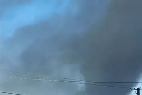 v-nebi-nad-odesoyu-pomitili-chorniy-dim-v-ova-poyasnili-tse-pozhezheyu-ne-prilit