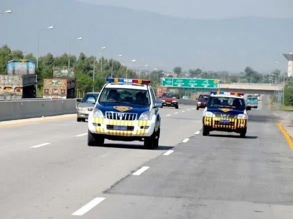 u-pakistani-stavsya-terakt-zaginuv-politseyskiy-chetvero-poraneni