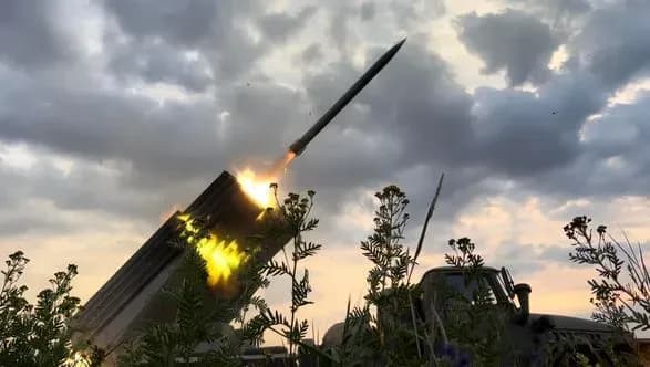 genshtab-vorog-vidiyshov-na-kilkokh-napryamkakh-zastosuvav-artileriyu-dlya-obstrilu-chernigivschini