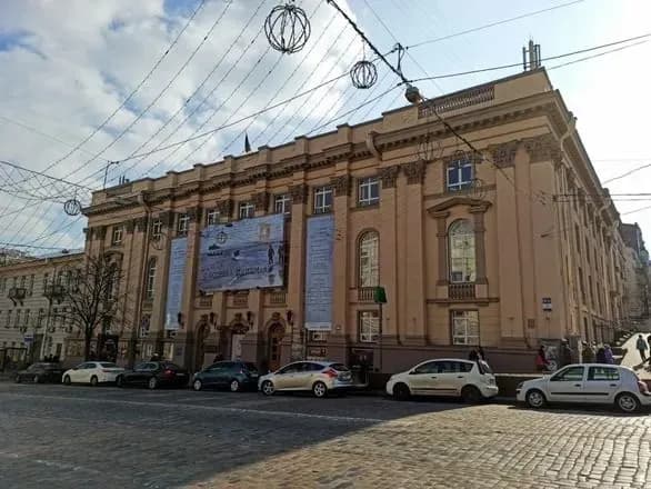 bez-rosiyskoyi-drami-stolichniy-teatr-imeni-lesi-ukrayinki-pereymenuvali