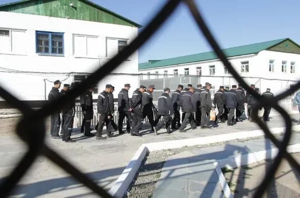 odnorazovi-biytsi-zeki-pvk-vagner-zbiraye-na-viynu-uvyaznenikh-z-rosiyskikh-koloniy