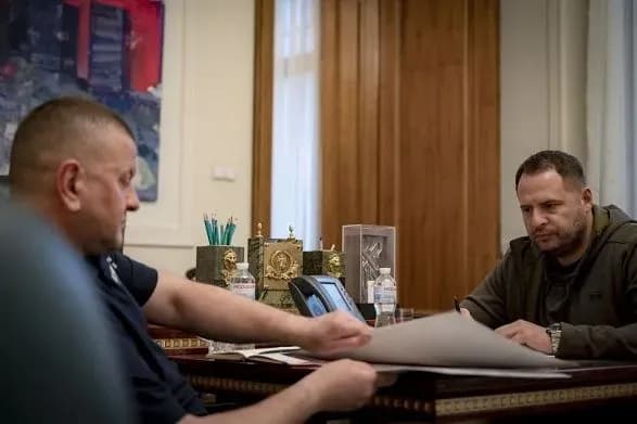 yermak-i-zaluzhniy-zidzvonilisya-z-radnikom-prezidenta-ssha-i-amerikanskim-generalom-pro-scho-govorili