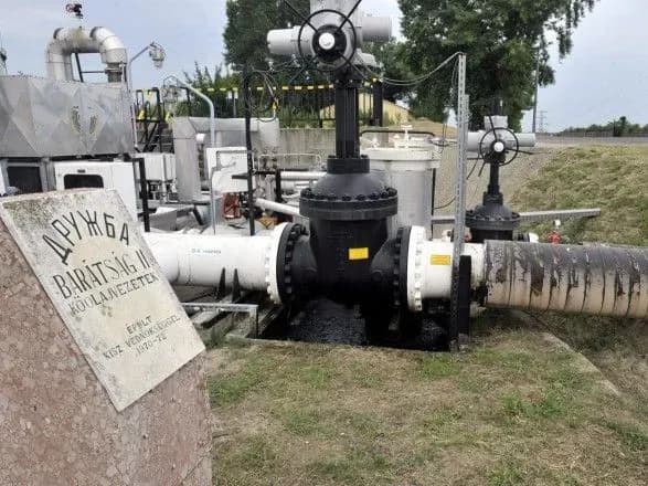 bank-u-yes-pogodivsya-obrobiti-platizh-za-tranzit-rosiyskoyi-nafti-cherez-ukrayinu-reuters