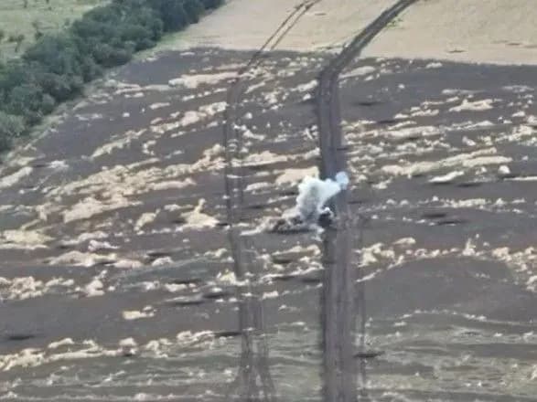 u-natsgvardiyi-pokazali-yak-spetspriznachentsi-nischat-rosiysku-bmp-na-donechchini