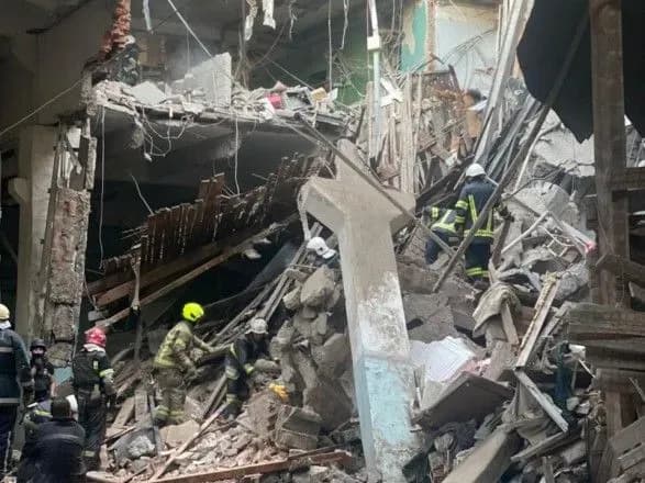 raketni-udari-po-kharkovu-kilkist-zagiblikh-zrosla-do-17-sered-nikh-ditina