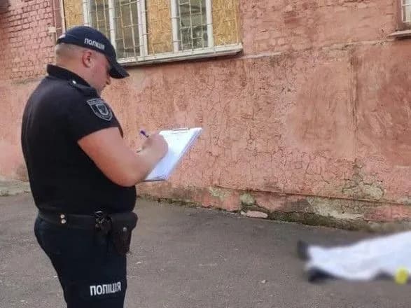 na-teritoriyi-shkoli-u-chernigovi-znayshli-tilo-nepovnolitnogo