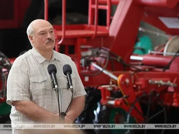 v-imya-chogo-lukashenko-zayaviv-scho-ne-planuye-napad-na-ukrayinu-i-ne-khoche-abi-bilorusi-voyuvali