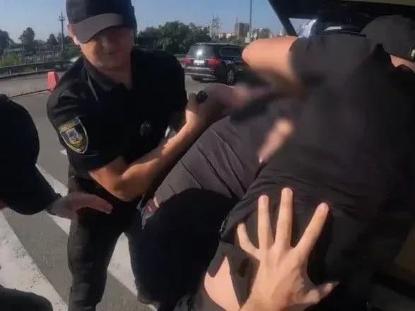 na-kiyivschini-zatrimali-zlodiya-yakiy-vikradav-elitni-avto