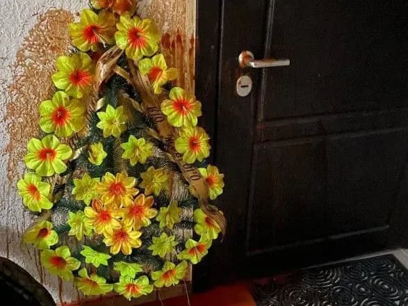 pokhovalniy-vinok-i-rozlita-krov-khto-pogrozhuye-nachalniku-viddilu-aktsiznogo-podatku