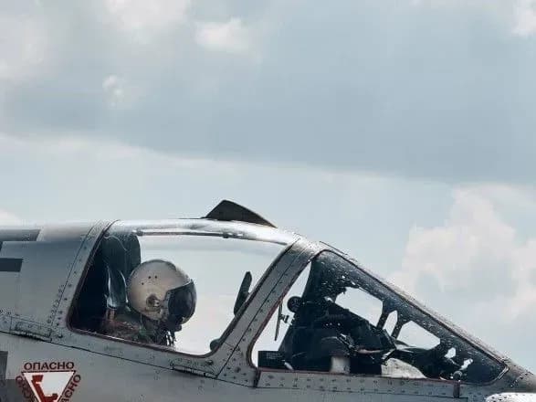 zelenskiy-viklav-vidovischni-foto-do-dnya-aviatsiyi