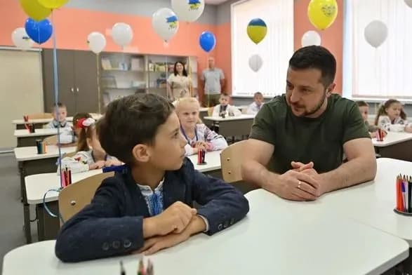 zelenskiy-vidvidav-vidnovlenu-pislya-boyovikh-diy-shkolu-v-irpeni