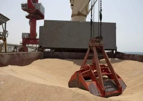 do-efiopiyi-pribula-gumanitarna-kolona-z-ukrayinskim-zernom