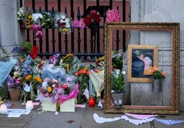 smert-korolevi-yelizaveti-sogodni-zberetsya-parlament-i-noviy-korol-karl-iii-vigolosit-promovu