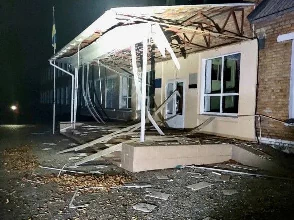 vnochi-okupanti-bili-z-uraganiv-gradiv-ta-vazhkoyi-artileriyi-po-nikopolskomu-ta-krivorizkomu-rayonakh