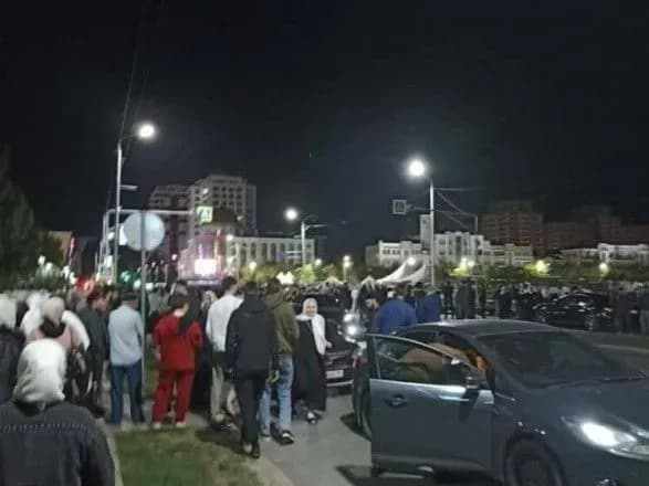 chechenski-materi-zbirayutsya-na-miting-proti-vidpravlennya-siniv-na-viynu-v-ukrayinu