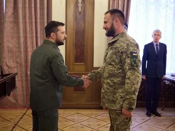 zelenskiy-vruchiv-nagorodi-biytsyam-tro