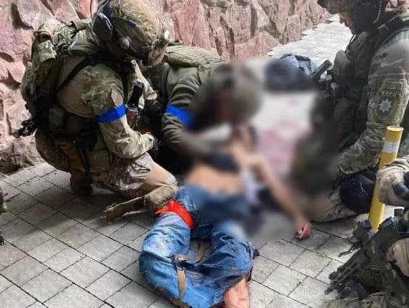 ubivstvo-politseyskoyi-v-chernivtsyakh-zatrimaniy-strilok-pomer