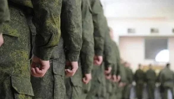 rf-ofitsiyno-zavershuye-chastkovu-mobilizatsiyu-ale-primusove-vruchennya-povistok-ne-pripinyayetsya-genshtab