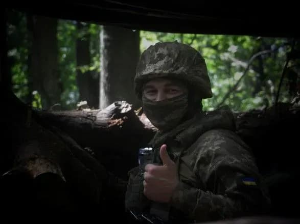 ne-dopomogla-bronya-z-kradenikh-kanalizatsiynikh-lyukiv-desantniki-pokazali-yak-potsilili-tank-okupantiv