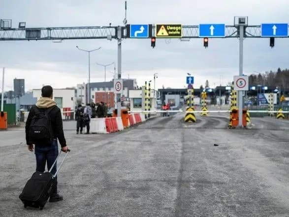 ukrayina-prizupinila-peretin-kordonu-z-polscheyu-zmi