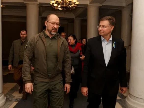 pershiy-transh-iz-18-mlrd-yevro-makrofinu-ukrayina-mozhe-otrimati-vzhe-u-sichni-2023-roku-yevrokomisiya